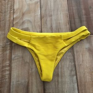 Yellow billabong cheeky bikini bottoms